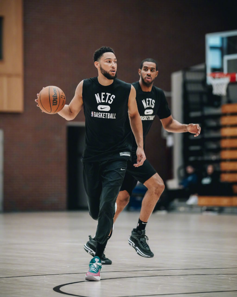 包含勒沃库森集结日伤情更新，志在NBA常规赛名次提升，目标明确，心理建设被强调的词条