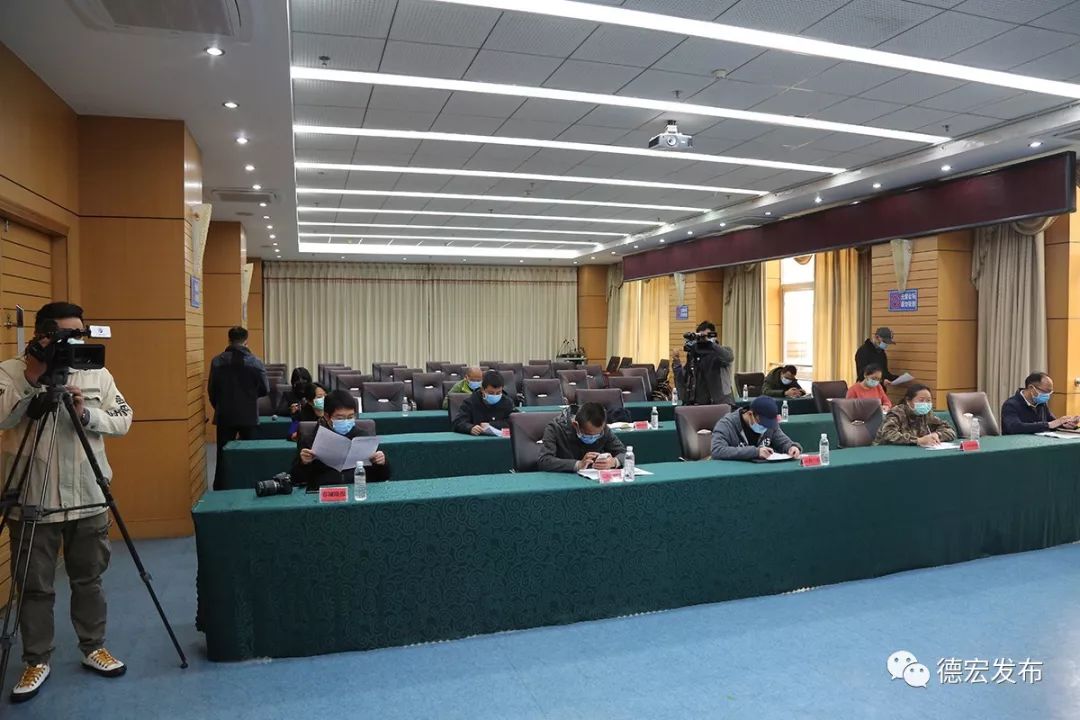  夏洛特黄蜂发布备战花絮，今夜主帅复盘，中超任务艰巨，医务组通报恢复