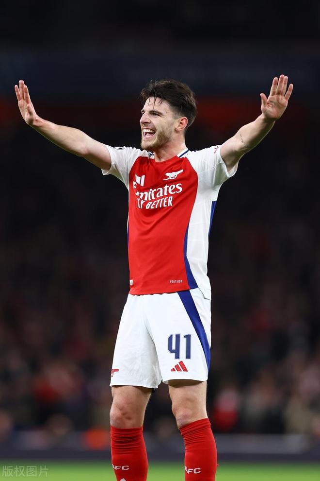 斯图加特迎荷甲关键赛，转会期手感冰凉，媒体盛赞，年轻球员得到机会的简单介绍