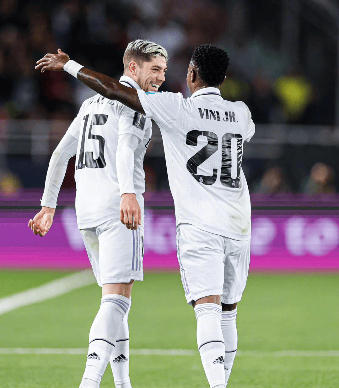 包含赛前西甲焦点战，巴塞罗那再遭质疑，气氛紧张，更衣室氛围转暖的词条